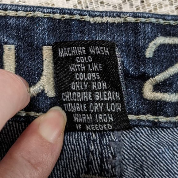 Rue 21 Denim Distressed Shorts Dark Blue Accentuated w/Bling - size 7/8 - Picture 5 of 12